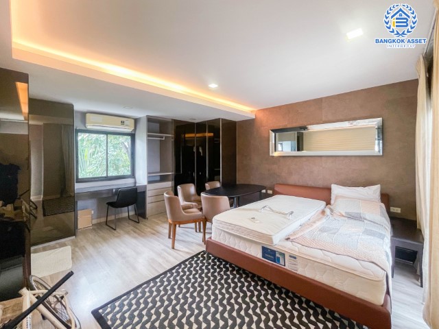 *****ทาวน์โฮมมือสองกรุงเทพมหานคร ม.วิลลาอัลเบลโล่ กรุงเทพ-กรีฑา #หลังมุม เนื้อที่กว้างถึง 72 ตร.ว. ฟังก์ชัน 3 ห้องนอน 3 ห้องน้ำ สามารถจอดรถได้ 4 คัน ทาวน์โฮมที่เหมือนได้บ้านเดี่ยว บนทำเลเยี่ยม ติด ถ.กรุงเทพกรีฑา เชื่อมต่อ ถ.ศรีนครินทร์-ร่มเกล้า